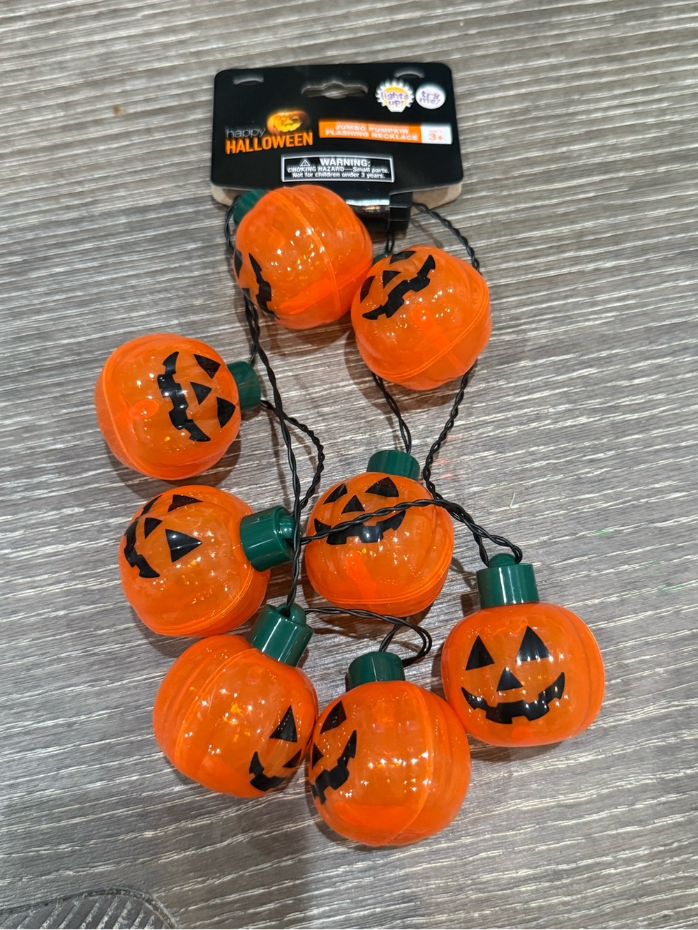NWT Happy Halloween jumbo Pumpkin Jack-O'-Lantern flashing necklace